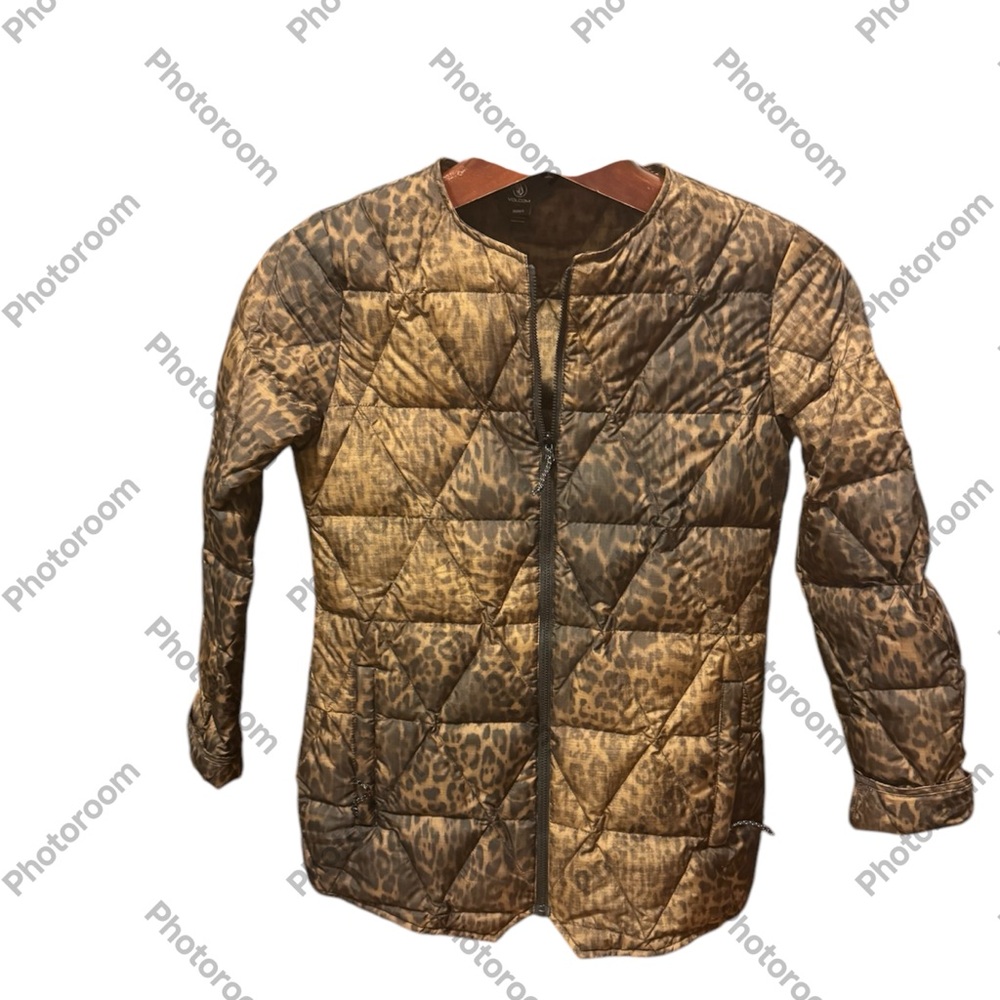 Volcom light puffy jacket size M in like new condition